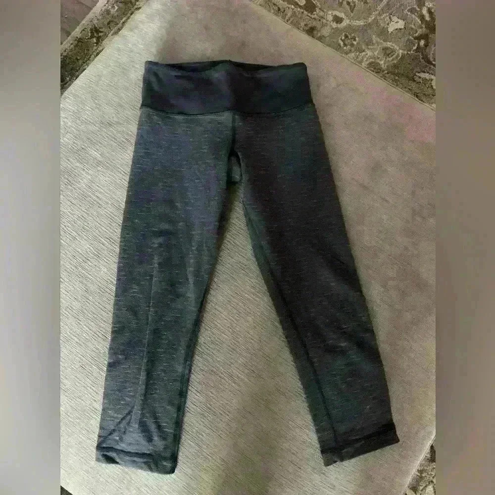 Lululemon cropped leggings size 4
